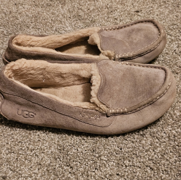 UGG Suede Leather Moccasin Slippers Warm Cozy Slip On Shoes - Picture 1 of 7